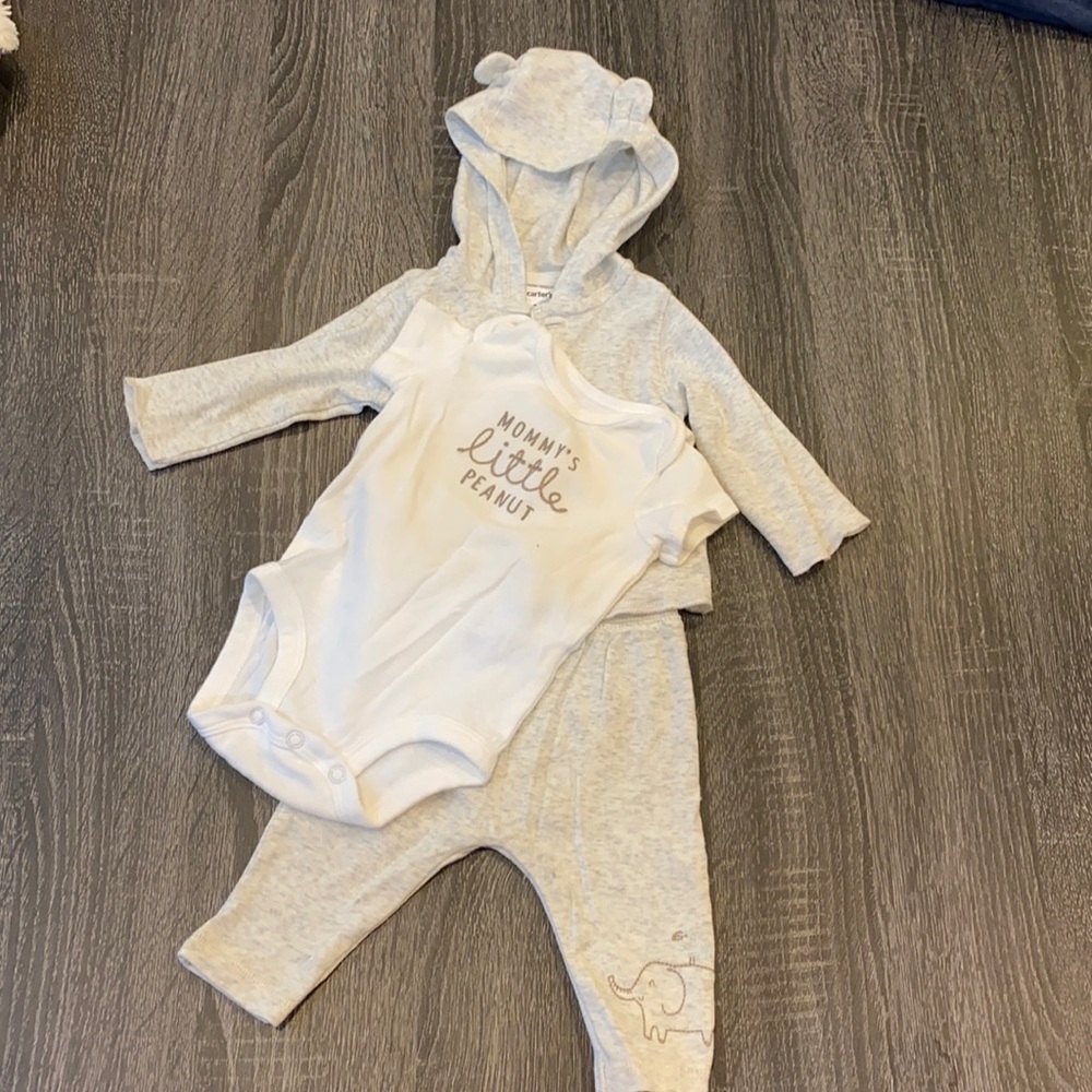 Carter’s gray sweatsuit